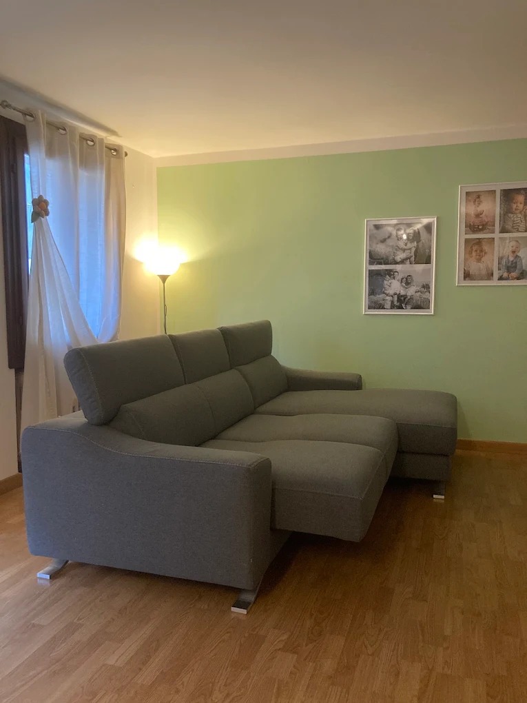 Divano angolare grigio antracite